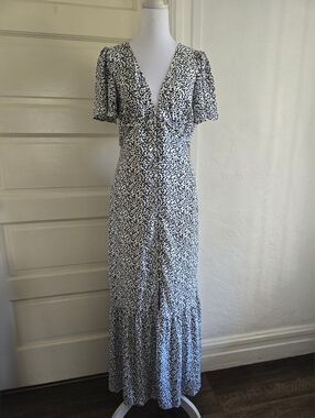 NWOT Forever 21 Blue and White V-Neck Maxi Dress